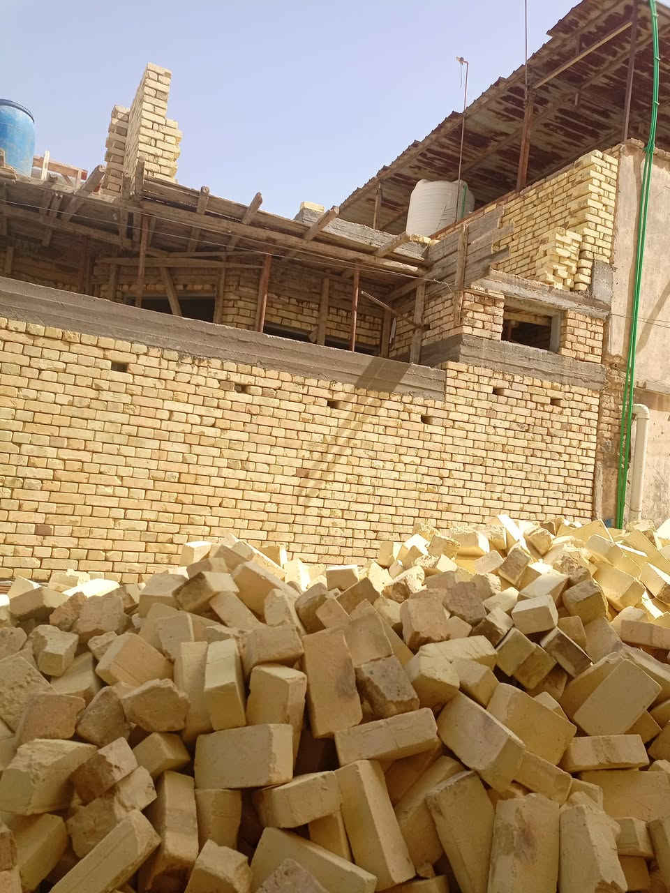 تم والحمد لله اكمل هيكل الجمهوريه الئ مرحلة الرباط الطابق الاول 
...
للتواصل ..... 
***********
