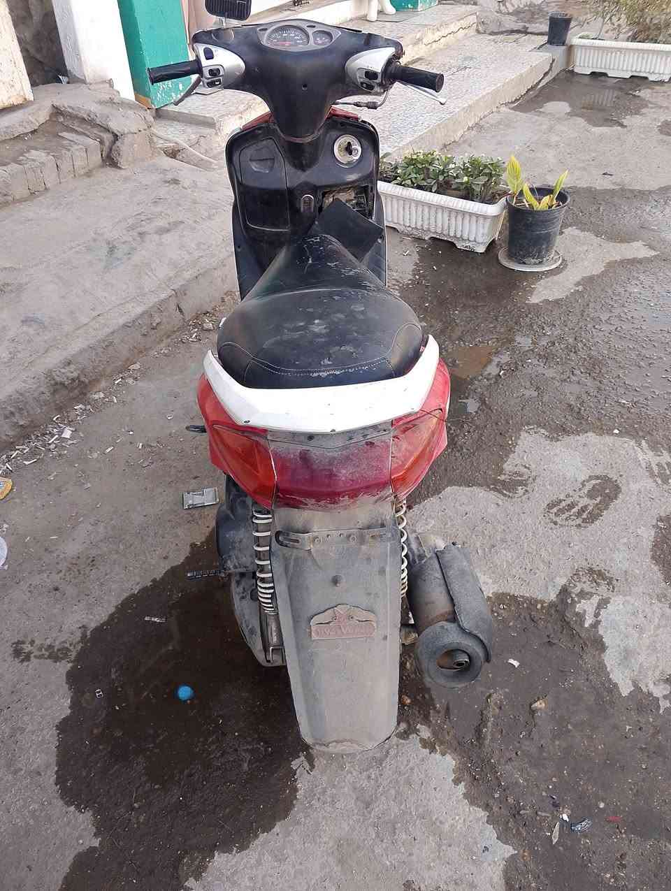 سكنس نثيه للبيع شغاله بس ابيع كوم حديد السعر 300 وبيه مجال المكان بغداد ***********
