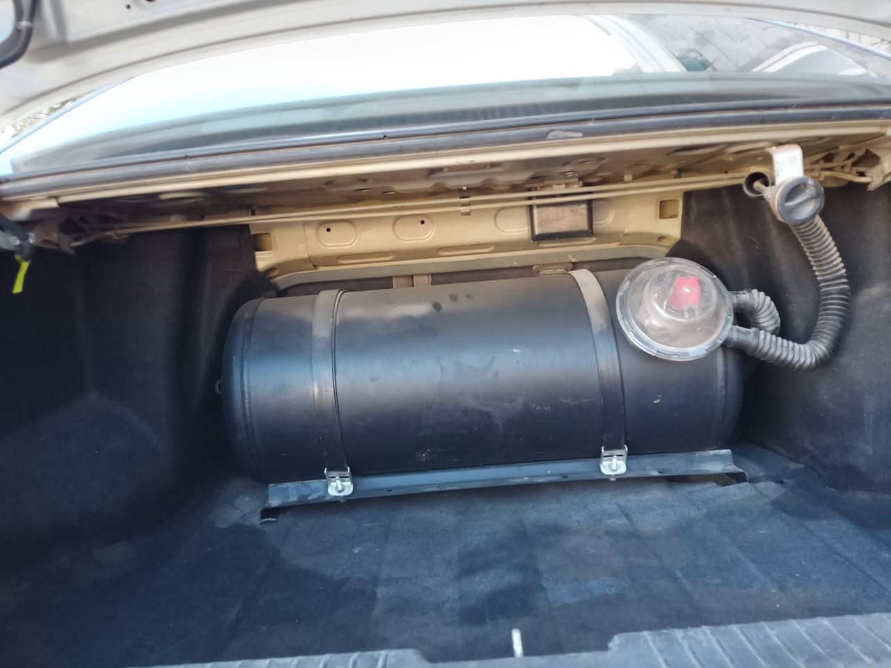 السلام عليكم منضومه غاز جديده اشتريت السياره هيه بيه اريد ابيعه ما احتاجه  60 لتر تارسه مفوله يرادله صيانه تجي تفتحه من السياره كدامك تاخذه مكان بغداد تاجي *********** السعر 500 الف
