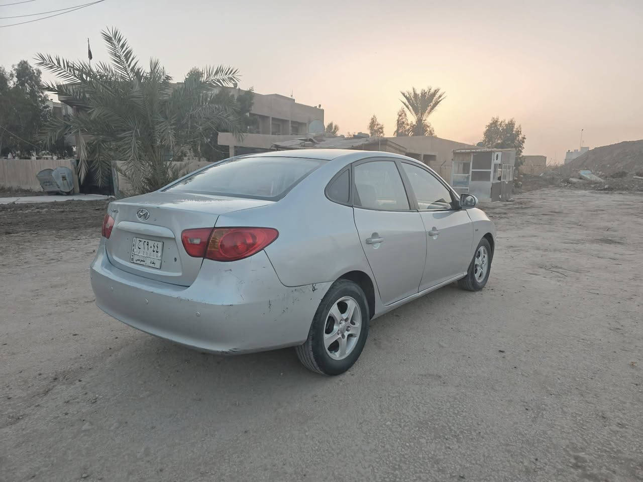 النترا 2011 سيارة جديدة بيه صبغ ثلاث قطع صبغ والباقي مكفول مكينة 2000 مكينة وكير وحدادية وتبريد كل جديد السعر 77 رقمي*********** مكان السيارة حلة
