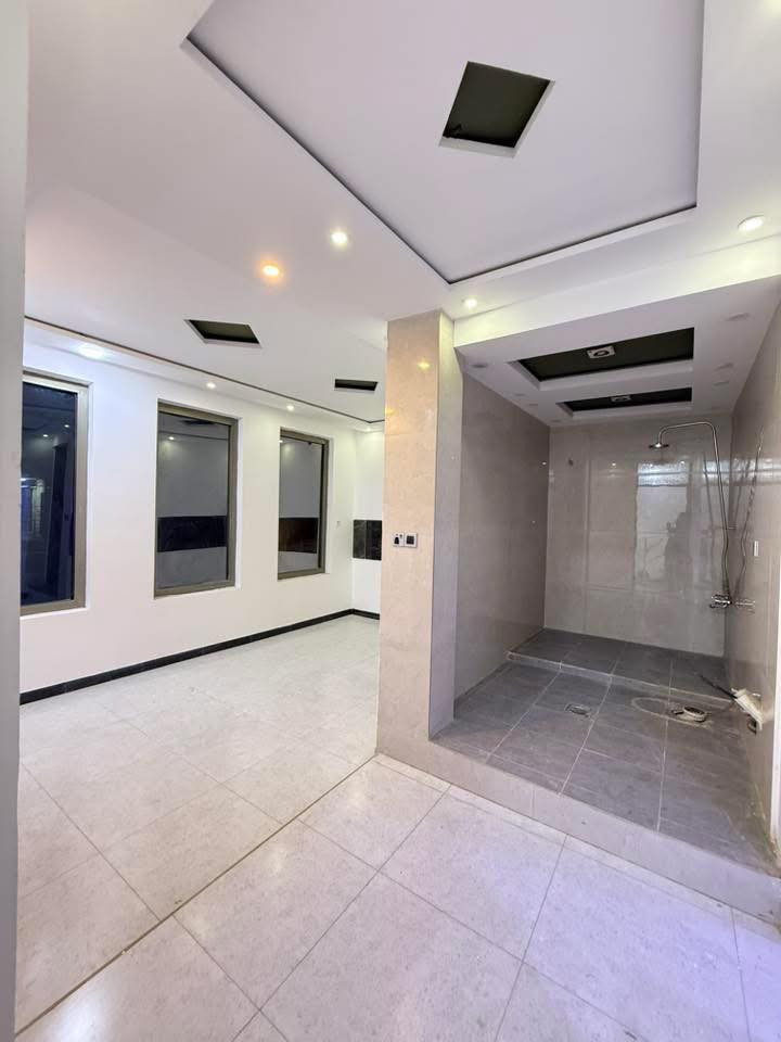 للبيع✅
176م        20x8.80
🔶بناء مسلح نظيف جدا
يحتوي على استقبال+صالة+غرف نوم عدد(3)سويت

الموقع📍الشعب-خلف النادي العربي
الموقع ممتاز قرب الشارع العام

مكتب الثقة للعقار
حي اور-شارع نادي النفط-مقابل مركز سناريا لطب الاسنان
***********📳
***********📳
