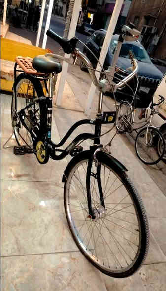 سلام عليكم بايسكل بناتي باله بطه حجم 26 سوبر M لون اسود موديل 2018 بايسكل جديد بمعنه الكلمه كير وحساس 6 نمر كله ختم واحد سعر مطلوب 150 وبيه مجال عنوان بغداد رقم تواصل *********** ❤️🤍
