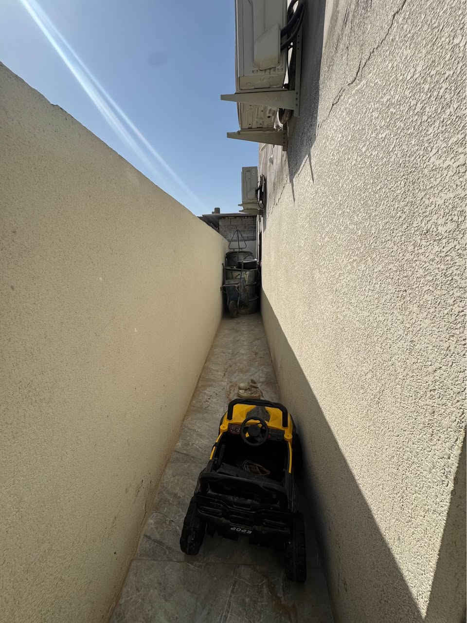 يالله دار البيع في ابي الخصيب حي العسكري 
 نوع العقار طابو زراعي سند 25وكاله خاصه بسمنه

مساحه ميتين متر 

يحتوي ع غرفتين واستقبال وصاله جبيره وكراج ومنور عدد2 وحمام وتواليد خارجي وداخلي وحراج.   

السعر البيع85 وبجي مجال

سعر الايجار 400الف قفل وسوي وياك عقد سنه يلا تشيل    

رقمي ***********. 

0️⃣7️⃣7️⃣1️⃣0️⃣2️⃣2️⃣2️⃣2️⃣6️⃣1️⃣رقم ابو الخصيب, البصرة
