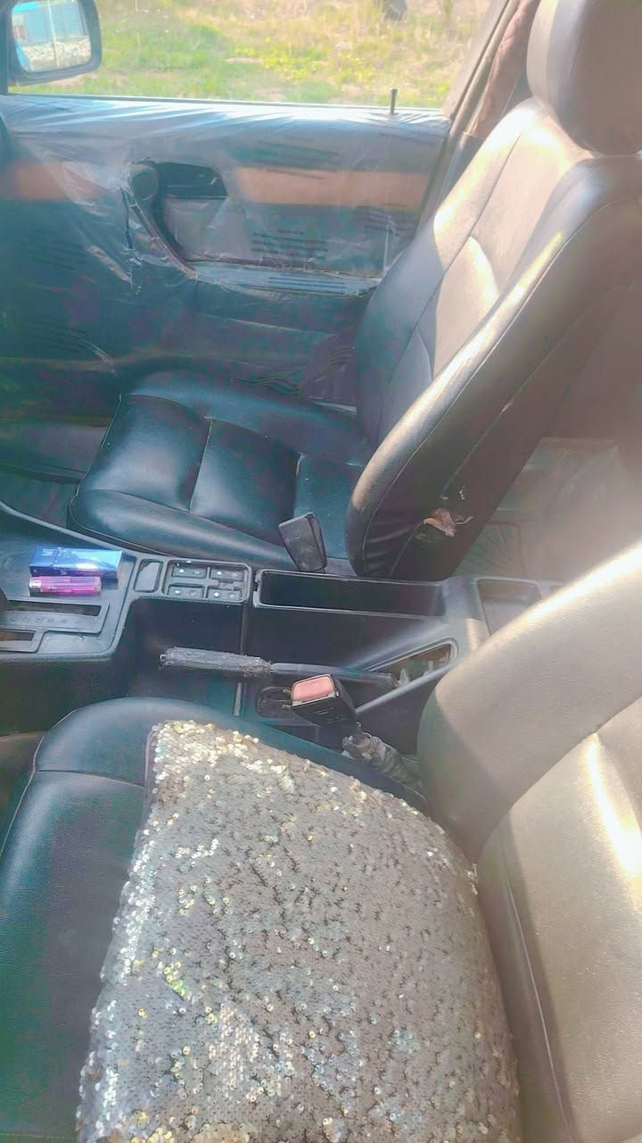 السلام عليكم بي ام موديل ٩٢ السياره احله من الصور داخل اسود محرك وكير ففتي مال راس الثور معدل خير من الله يعني انسه العطل  بيع او مراوس حسب القناعه رقم انكليزي وكاله بسمي تريد بيع او وكاله تخم تاير جديد حداديه بس شموع تريد مكان السياره كربلاء طويريج السعر المطلوب ٥٠ وبيها مجال


**إذا كنت صاحب هذا الإعلان وتريد حذفه لأي سبب، رجاءا أرسل رسالة إلى الدعم الفني**