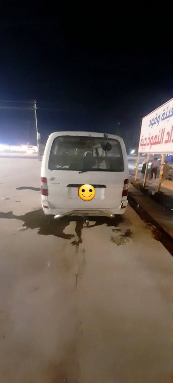 سلام عليكم سيارة جنبي للبيع سيارة  2015جاهزة كير مكينة اكسن حدادية جديدة دوشمة نضيفة سيارة شوفت العين بيهة ضربة قبل تاير الخلفي موضحة بصور مكان بغداد جامع نداء سعر 70 رقم الهاتف ***********
