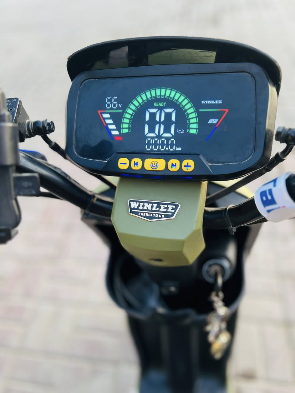 سلام عليكم R9 للبيع مديل 2026 كفاله باسكل نضيف احله من صوره  كهربائيات كلها شغاله 5بطاريات جدد حساسات بصمه إنذار مكاني كربلاء السعر 500 الاستفسار ***********
