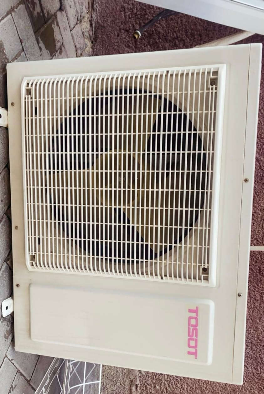 السلام وعليكم اخوان للبيع سبلت توسوت  ٢ طن
نضافه 90/100 تبريده ثلج ❄️☃️🧊+تدفئه 🔥🐦‍🔥❤️‍🔥 كامل مكمل جيب وشد بواري جدد ريمونت وايرات اخوان 
 السبلت كله على وضع الشركه  الجهاز رديتراته صفر  
غازه٢٢ غاز مقفول مالت الشركه مغسول وجاهز 
بعد معروف التوسوت بتبريده ودفعه القوي جاهز بس عليك تشده راديترات لوك موس 
السعر 425 وبي مجال بسيط 
بغداد مدينة آلصدر ***********
