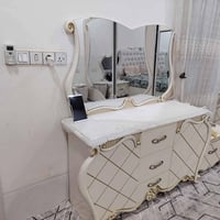 مكلف بنشر غرفه نوم للبيع نظيف كامل استفسار اتصال رقم 07706107137