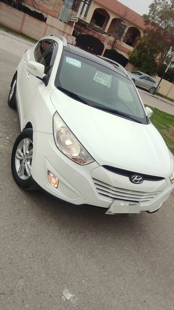 السلام عليكم توكسن موديل 2012 رقم اربيل كوبون بانزين ماشية 208الف كيلو السيارة فول مواصفات بانوراما ويل كب اشاير بالمري بلاجكتور مري شفط شاشة كامرة تحكمات ستيرن بلوتوث.   يو اس بي السيارة بدون صبغ عدا مكانين بارد كير شرط محرك فقط وأشر قبغ ولفات مبدل طخم جديد امامي خلفي مغلفة كشنات وأرضية ما ناقصة اي شي كامله مكملة تحويل شرط للاستفسار الاتصال على الرقم التالي *********** مكان السيارة موصل
