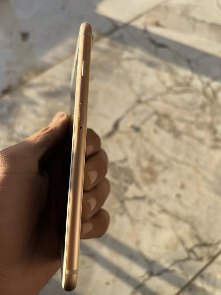 ايفون ٨
ذاكره ٦٤
بطاريه ٧٩
بي فطر بل الكلاس 
مكان ديالى 
الرقم ***********
