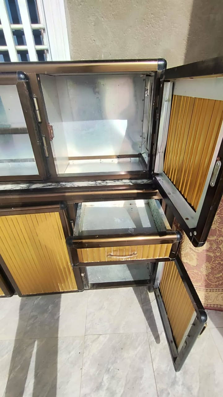 السلام عليكم
للبيع كاونتر مع ملحق مع سنك العنوان الرفاعي شارع ابو الماش للاستفسار اكثر الاتصال على رقم ***********
