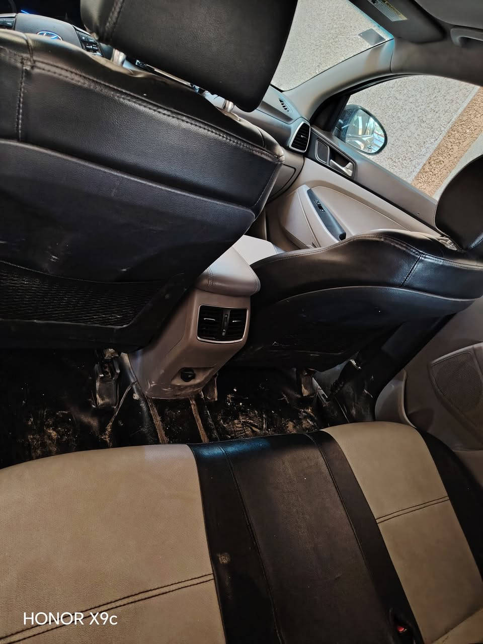 السلام عليكم متوفر توسان موديل ٢١ وارد امريكي مكفول من الحادث فقط بارد السيارة فول مواصفات عدة الفتحة واشاير بلمري السيارة ماشية ٥٥ مكاني بغداد الغزالية سعر السيارة ١٧٥ وبيهة مجال للشراي نشالله
*********** ابو حسن
