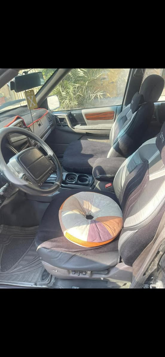 السلام عليكم سياره مراوس جاهزه كير محرك مفكفول مابيها ضربه سنويه جديده رقم انكليزي جديد عنواني بغداد ***********
