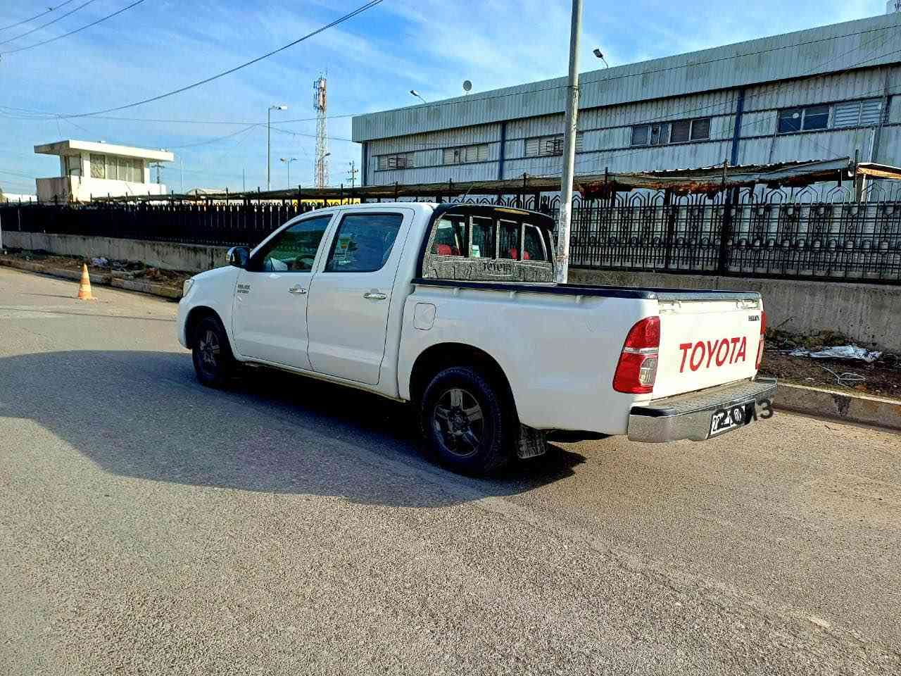 مەرزیە مودیل 2013گێر عادی
داخل سور قولاب 
جملغ بونید سبوغ کەمێک ساردەکوتی هەیە
گێرومکینەی بەشەرتە بێ عیبن 
سەنەوی رەقەم فحسوهەزەی نوێیە بەناوی خومە تحویل وەکالە بەشەرتە 
 سعری 163وەرەقە شوێن هەولێر
ژم *********** أربيل, العراق
