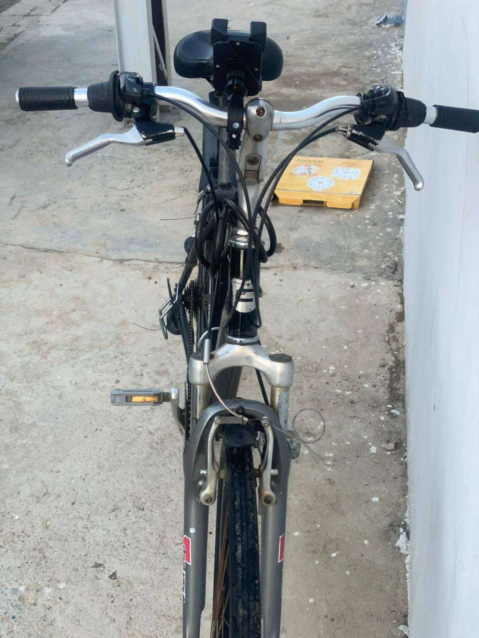 دراجة چيڤوكس ألماني 
سرعة 7×3 فريم المنيوم بالكامل حجم 28 ويل زوم 
.
*********** واتساب موصل
