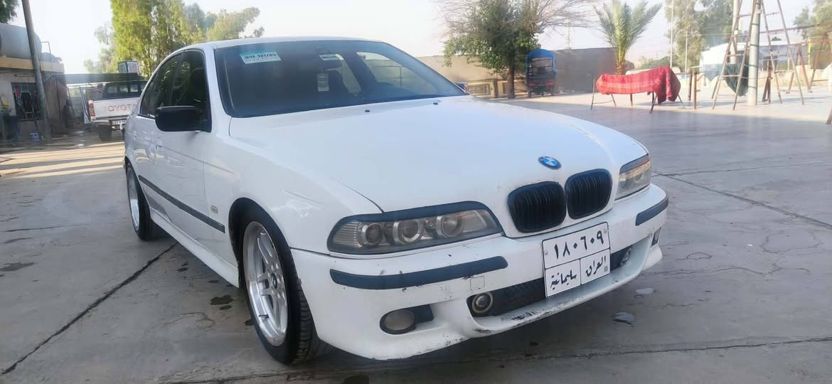 Bmw سەقەر
فول مواسفات سڵایت و ئۆتۆماتیک و جام کارەبایە
 چوار تایەو ویلی دوو سایزی لۆکی لەژێرە
مەکینە ٥٢٨ ە
مۆدیل ١٩٩٨ 
دەعم و لێدراوی نی یە
حیزام سبوخە لەسەر ساغی 
گێڕو مەکینە و تەبرید و کارەبایی و تەقەو ڕەقەی بەشەرت تازە هەزە کراوە بێ نوقوستانی یە 
هەیکەل و ناو و دەشبوڵی زۆر جوانە   
سەیارەکە ناو ڕەشە
سەنەوی تازە بەسەر چووە  
 سعری  95 معامەلە  ژم*********** السليمانية, العراق
