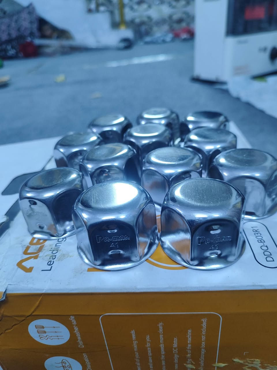 سلام عليكم قباقه مال ستدات اصلي شرط اصلي ابو الختم شوف بعينك كله مختوم الحجم زغير مو جبير يعني بكد الستاد المامي سل ستيل اصلي لا يزنجر ولا ينكد من المطر سعر الواحد ب 2500 اصلي مو هاذه العادي ابو الف ونص مكاني بغداد تاجيات ه‍.... ***********
