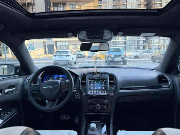 للبيع اوباما كرايسلر  (2020) اصل خليجي وكالة هارلم 
تو ويل  300  S  هيمي (5700) 

بچم عريض 

السيارة ماشية ٦٦،٠٠٠ 

رقم مميز سليمانيه الجديد تحويل ثاني يوم  

السياره مظللة بالسنويه

المواصفات :
* پانوراما . 
* داخل جلد لون ابيض
* برده خلفيه كهرباء
* سكليتر كهرباء
* حساسات امامي خلفي
* مصابيح امامية زنون 
* ويل قياس 20 أنج 
* شاشه كبيرة مع نظام ملاحة نفكيشن GPS .
* سستم صوت الپاين 
* ⁠دمام صوت 
* مقاعد أمامية كهربائية عدد 2  خزن وضعيات
* مقاعد أمامية تبريد وتدفئة . 
* تشغيل عن بعد . 
* تدفئة ستيرن . 
* تدفئه وتبريد  اقداح
* محدد سرعة . 
* كاميرا خلفية .
* مرايا متحسسة للاضاءة العالية .
* كير شفتر بالستيرن . 
* دخول ذكي (بصمة)

ملاحضه السيارة مكفولة  عدى الجاملغ الأمامي بي بارد كلش قليل بدون فتح  شغل درجه أولى

السعر 30,000 وبيها مجال قليل
***********
