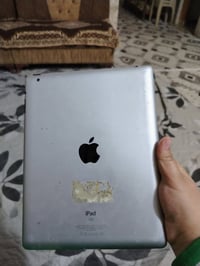 عندي هاذ الايباد 2 ايفون شغال بس يرادله شحانه السعر 10 الف فقط واتصال ...