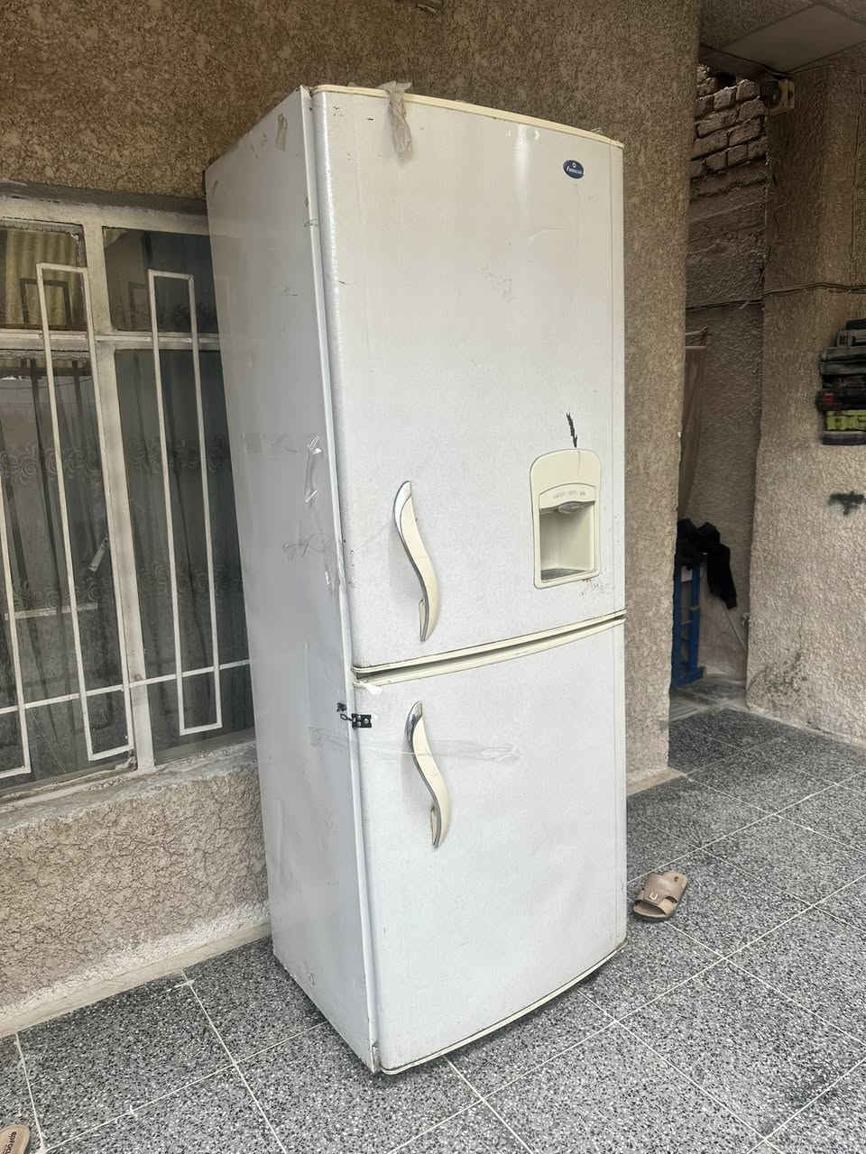 هي ثلاجة ومجمده للبيع ماعرف كم قدم بس طويله جدا  ب١٠٠ وبيها مجال


**إذا كنت صاحب هذا الإعلان وتريد حذفه لأي سبب، رجاءا أرسل رسالة إلى الدعم الفني**