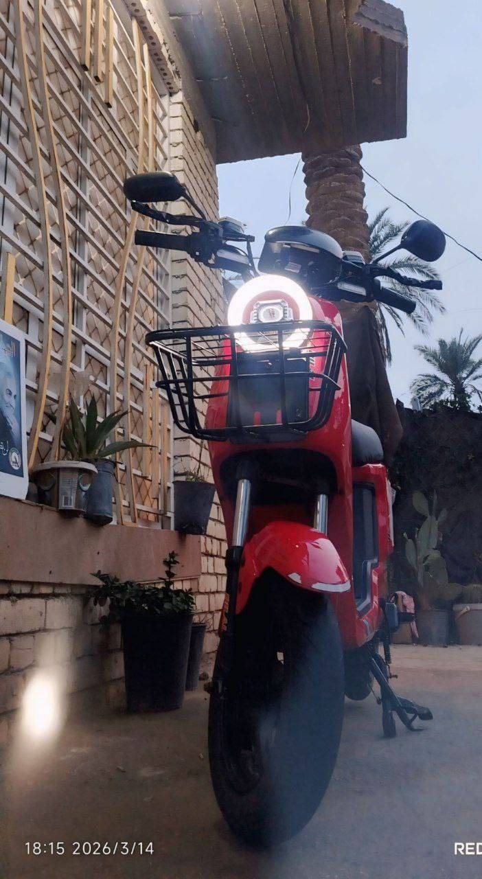 السلام عليكم بايسكل شحن للبيع المواصفات +اسمه زيرو 10 تجي وشوف. شاشه اكتروني اشاير شغاله خلفي + امامي.
بريكات امامي + خلفي شغلات. ضوه عالي +  ناصي. بايدرات. 5بطاريات كلهن جدد السعر 450 بي مجال قليل. رقم موبايل 
 0772 379 2083
