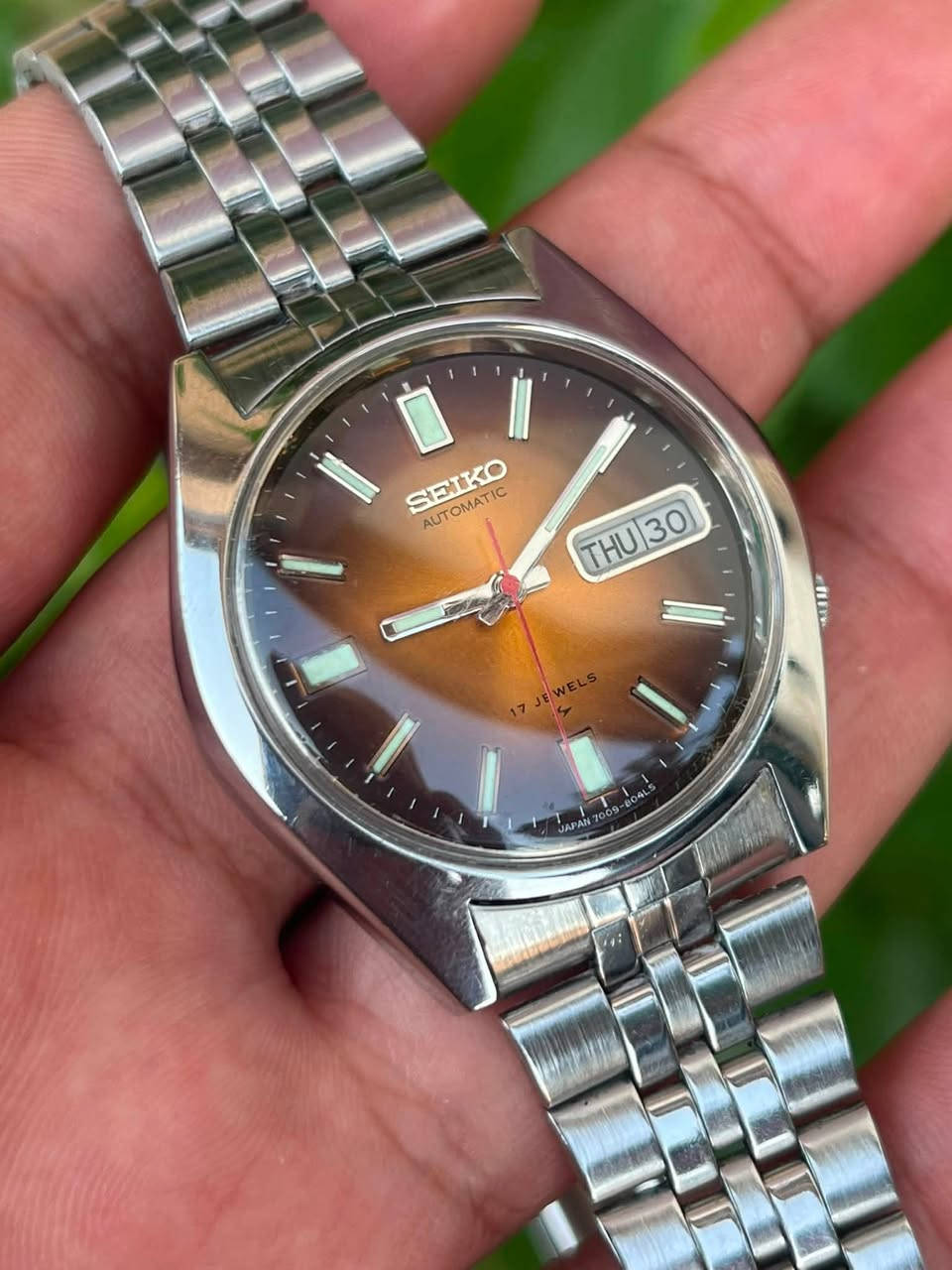 سايكو فنتج MADE IN JAPAN 🇯🇵

- اوتوماتيك إنتاج 1988 

- مينا عسلي شروق الشمس 🌅

- منفذ للشهر والاسبوع

- قطر 38 ملم

- جميع تفاصيل الساعة اصلية ⚜️

رجاء للحجز والـسـعـر التواصل على الخاص

رقم الواتـساب ***********
