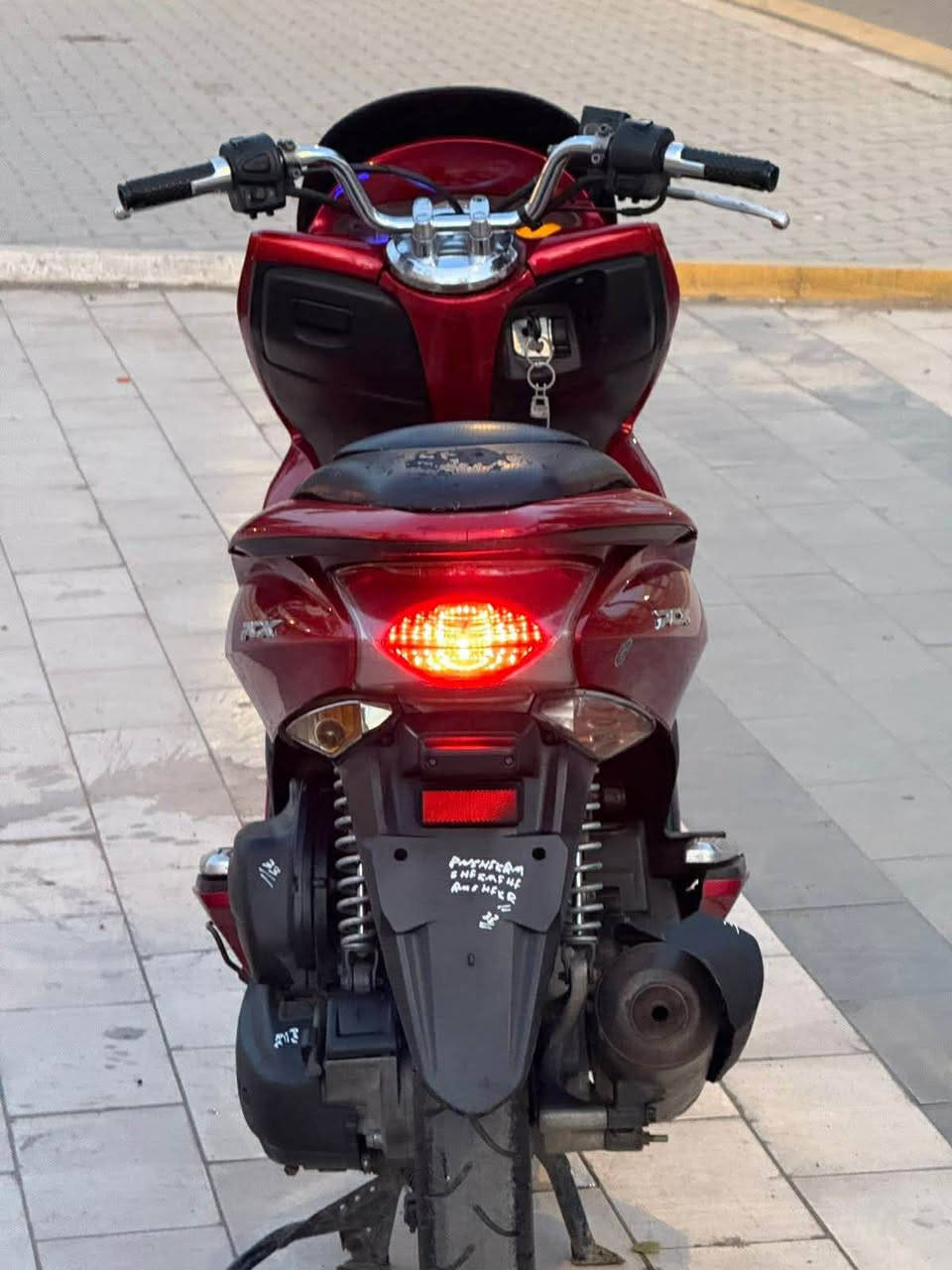 للبيع دراجه pcx ياباني الاصلي نوزل  خطين ستان كهربائي حساس ازدحام دراجه جديده  حساس شلعه معدل خير من الله دراجه تتعب تكول جديده بشرط علفحص دراجه برغي إذا مفتوح ترجع مال جناي  مكان بغداد الكرخ السعر مليون و٣٥٠  وبيهه مجال والاستفسار *********** بغداد, العراق
