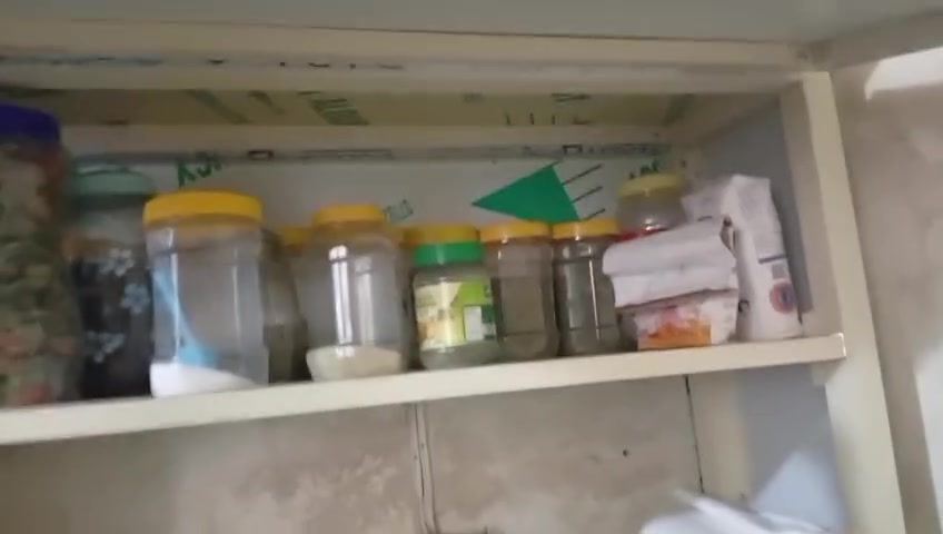 الكاونتر الكريمي ب550 وياه طباخ شغال.                       والجوزي ب130 وبيهن مجال.                                                            رقم ***********

