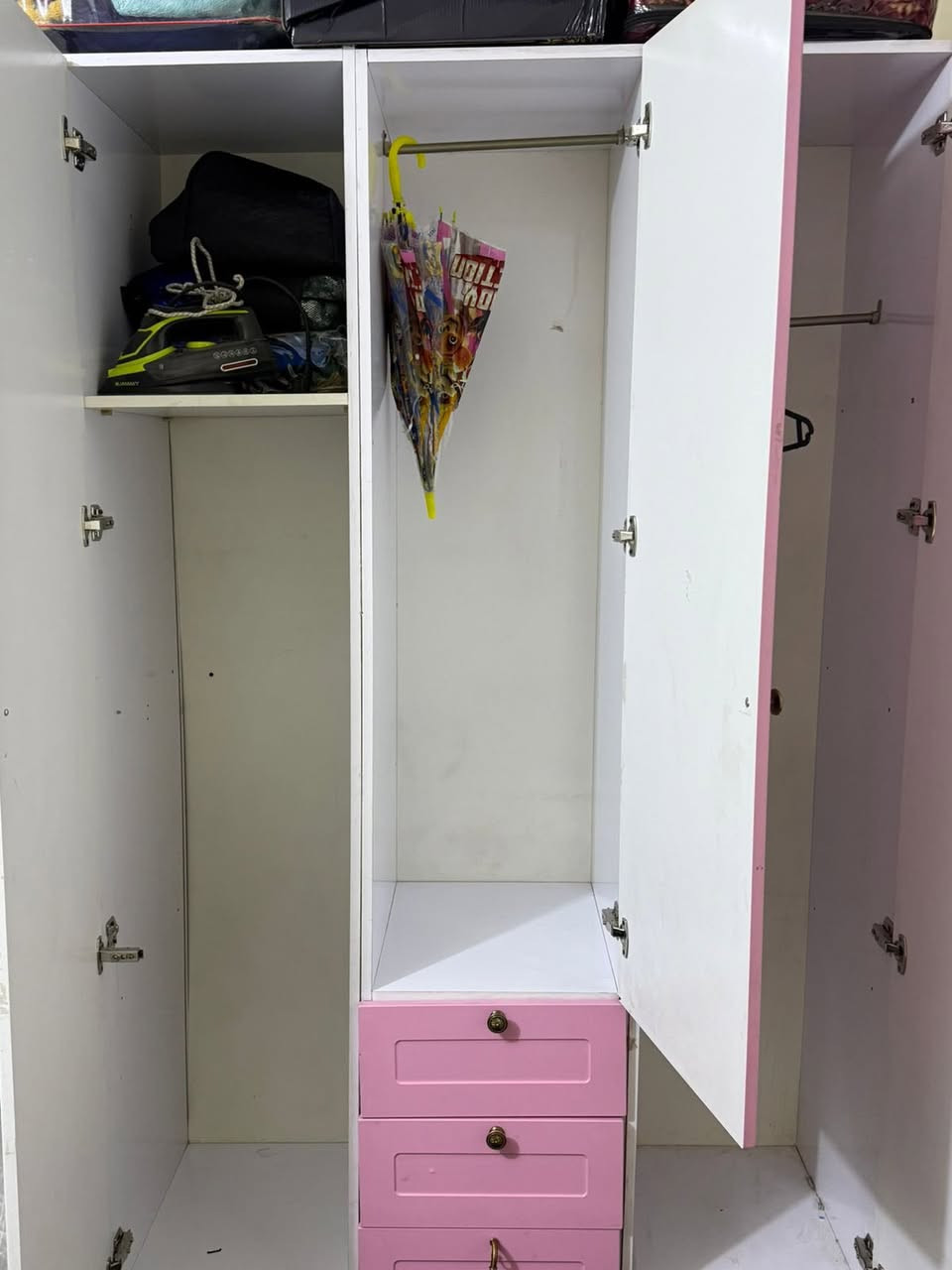 سلام عليكم كنتور خشب وميز بلازمة للبيع سعر الكنتور 100الف  ولميز سعره 75الف عنوان بغداد الشعلة دوانم (***********)￼
