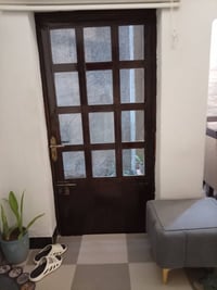 يوجد باب وشبابيك للبيع درجة أولى  ٠٧٩٠١٥٩٨٦٩٣