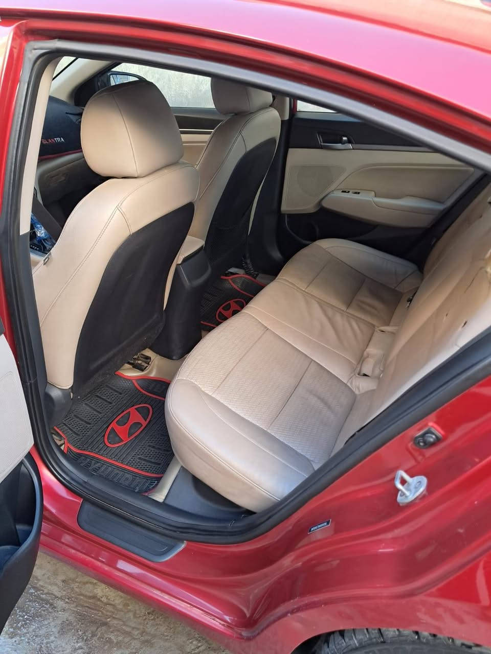 السلام عليكم النترا 17 وارد امريكي حادثهة بنيد فقط.  فول مواصفات. كل المواصفات. بيهة. بأسمي السيارة ليبل واحد سعر 130. مكاني بغداد الكرخ ***********
