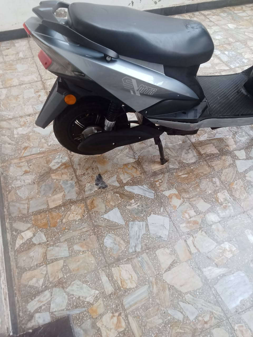 السلام عليكم دراجه سكنس شحن للبيع شغاله اي نقص مابيه تقطع مسافه 60 السرعه 60 تشغيل عن بعد جهاز انذار ثلاث نمر السعر 475وبيه مجال المكان دوره وهذه رقمي ***********
