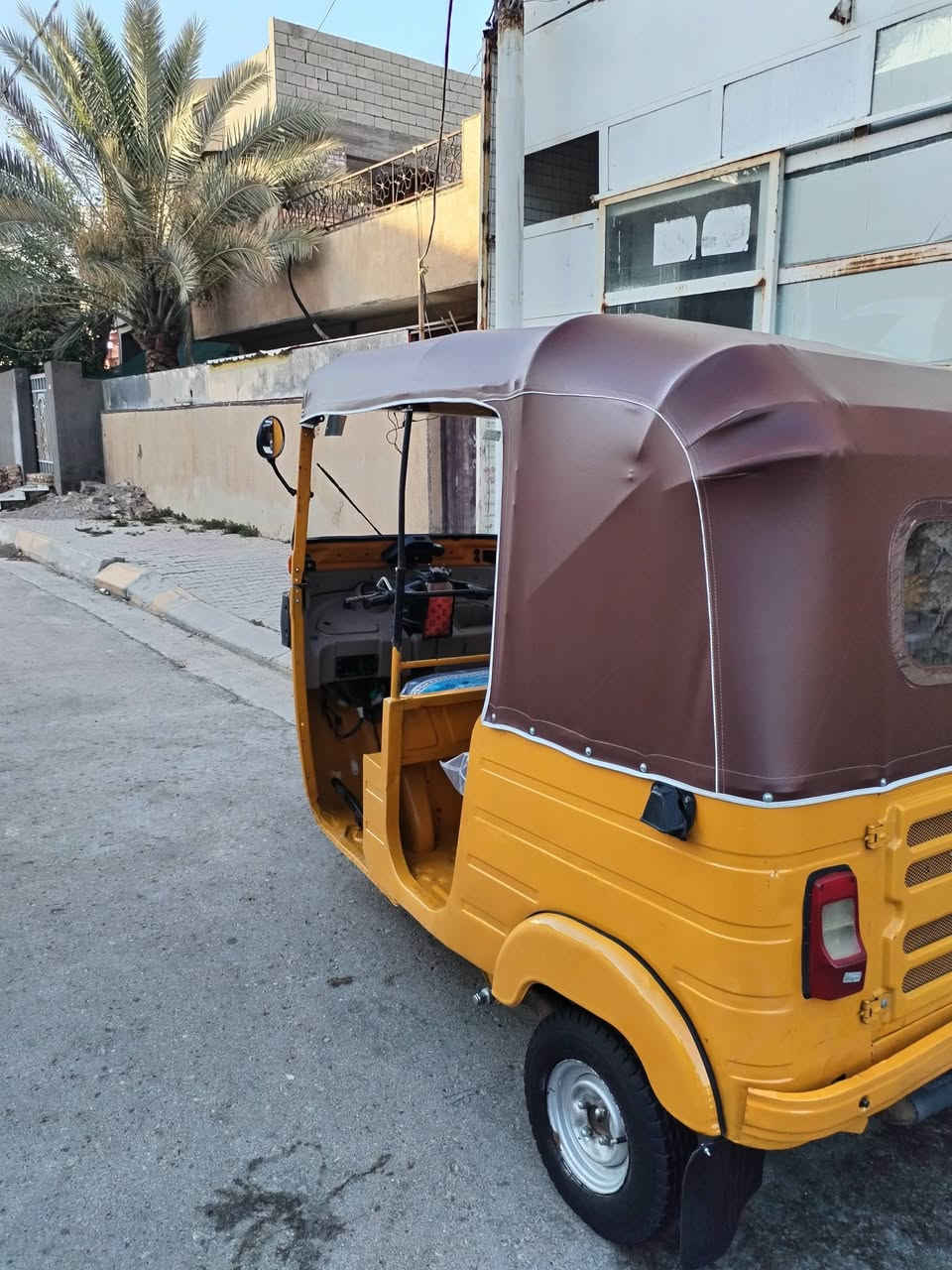تكتك 20للبيع نضيفة بيها ضربة بالصفحة ومعمرة كاملة لوحات انكليزي سنويه باسمي تحويل ثاني يوم الشراي يتصل ع رقم***********
