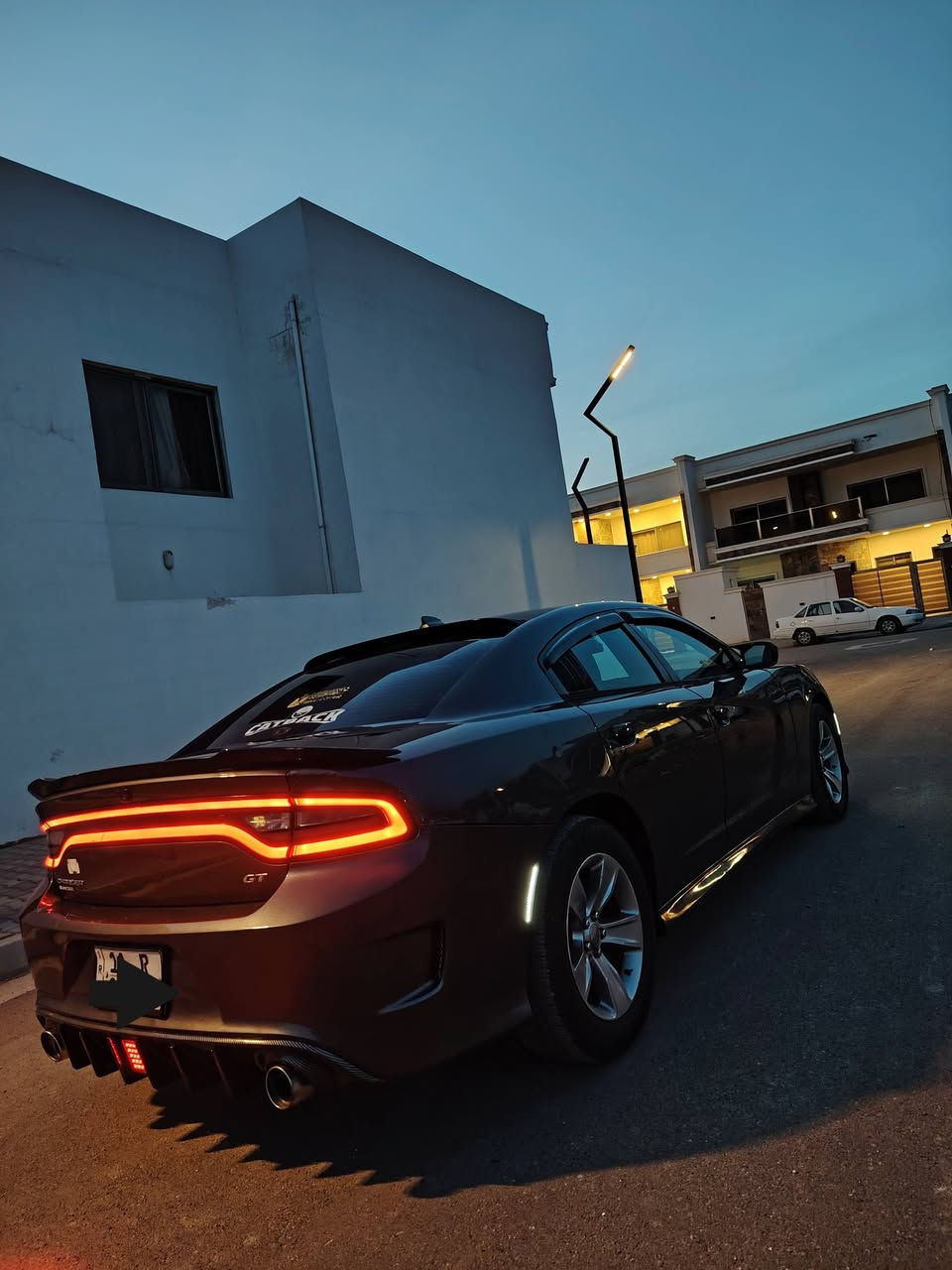 السلام عليكم
جارجر 2016 SXT

محدثة بالكامل SRT
بنيد 3 فتحات

العداد / 135 ميل 
محرك / V6 3600

بدون حادث سرقة فقط 3 قطع ومرجعات بلادي

✅مواصفات 

شاشة 
بصمة 
مقاعد تدفئة تبريد 
حساس خلفي 
لايت led 
تشغيل عن بعد 
تحكمات ستيرن  
لايت زنون اصلي 
ويل بلادي
عليها ادامة كامل من محرك فيت بم اصلي بلكات باتري جديد حدادية صدر امامي خلفي كله اصلي قبل سبوعين اشتغلتها بالكامل
وباقي مواصفات ال SXT المعروفه سياره دينار متصرف عليها جاهزة من كل نواحي 
رقم بغداد تحويل ثاني يوم بسمي

السعر.. 175 وبيها مجال للشراي

مكان سياره الانبار 

للاتصال 
***********
