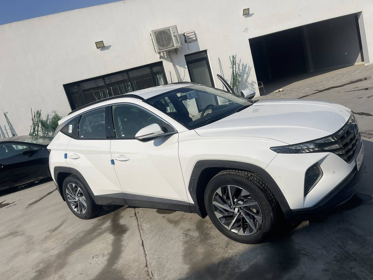 السلام عليكم توسان موديل 2022 خليجي مكفوله كفاله عامه ماشيه 31الف الموصفات فوول عده البنروما بصمه تشغيل عن بعد كشنين كهرباء مري شفط اشاير بلمري شاشه كار بلي شاحن يوس +هاتف بي هندبريك دكمه اوتو هولد نضام تزحلق
 تبريد قطعتين سبير منازل تخم تاير صدر كله جديد 
السياره جديده بمعنه الكلمه تجي وشوف بعينك تحويل مباشر رقم بغداد انكليزي هزه جديده 
سونار مرفق بصور 
السعر ب 215 وبيه مجال حك الجيه مكان سياره بغداد البياع ***********/***********
