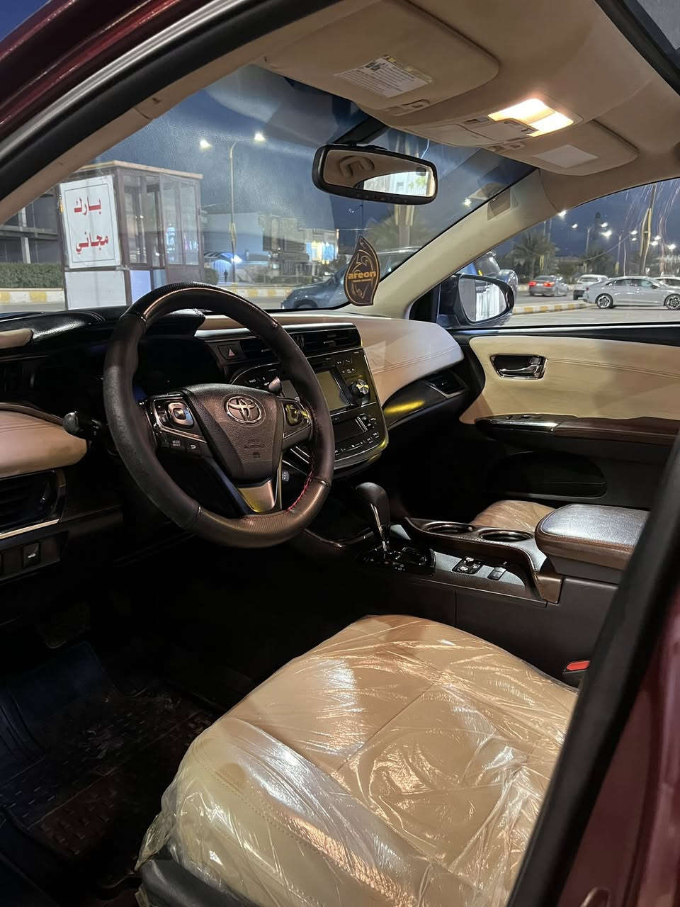 السلام عليكم ورحمة الله وبركاته
2016 Toyota Avalon XLE

وارد امريكي ( صور الحادث مرفقة ) 

*مقاعد جلد كهربائية دوشمة جديدة مع أمكانيه تعديل مقاعد 8 وضعيات 
 * شاشة 
*نظام صوتي ENTUNE  8 سماعات صوتها رهيب 
* كاميرا خلفية 
*تشغيل بصمة 
*منافذ AUX/USB
*فتحة سقف
*حساس جام 
*تدفئة مقاعد
*انظمه SPRT , ECO , NORM
——————————————
انظمة الأمان والسلامة :

* 10 وسائد  هوائية  (امامية ، جانبية ،ستائرية ، للركبة )
*فرامل ABS  مع توزيع الكتروني للفرامل EBD ونظام مساعد فرامل BA 
*نظام مراقبة ضغط الإطارات 
*مثبت سرعة
*نظام  مساعدة صعود مرتفعات عالية  

——————————————
السعر = 18.500$ وبيه مجال 

للأتصال : ***********

مكان السيارة : الفلوجة
