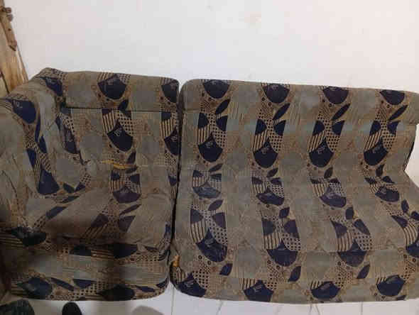 السلام عليكم قنفات مستعملات للبيع 2 كبار حجم مترين الوحده و2 زاويات حجم نص متر الوحده وسط وحده متر سعرهن 75 وبيهن مجال قليل مكان ابو الخصيب شارع القصر عويسيان رقم الهاتف *********** البصرة
