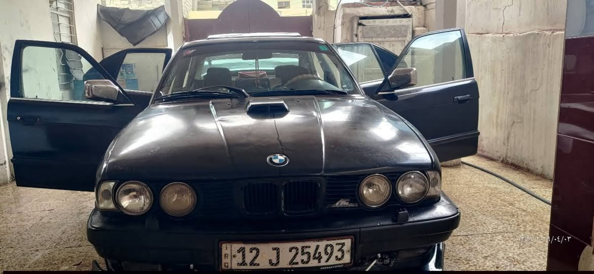 سلام عليكم بيم حجم 525اصل وبليته كير عادي بسمي تريد وكاله تريد تحويل كير محرك شرط قفل مركزي كهربائيات كله بلادي موديل 91السعر 40وبيه مجال او مراوس 
***********
