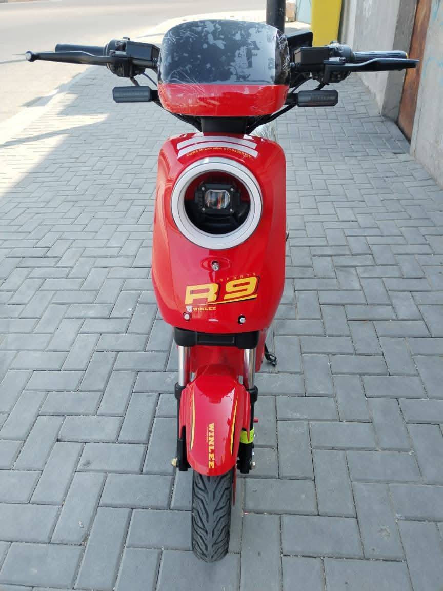🚀 R9 موديل 2026: ملكة الشحن والقوة ! 🚀              425. !!!
الجيل الجديد من R9 يجمع بين الفخامة والتحمل.. صُممت لتكون رفيقك الأقوى في كل مشوار!

✨ أبرز مميزات R9 الجديدة:

💪 عزم خارق: محرك مطور لصعود المرتفعات بكل سهولة.

🏗️ هيكل فولاذي: (شاصي مدبل) يتحمل حمولة لغاية 200 كغم.

🛡️ أمان تام: مكابح ديسك أمامية وخلفية لاستجابة فورية.

☁️ راحة ملكية: مساعدات هيدروليكية لامتصاص أقوى الصدمات.

🛠️ مواصفات تقنية سريعة:

⚡ السرعة: انطلاق يصل إلى 80 كم/ساعة.

🖥️ الشاشة: لوحة ديجيتال LCD ذكية لمتابعة الشحن والسرعة.

💡 الإضاءة: منظومة LED قوية لرؤية ليلية واضحة.

🔘 الإضافات: نظام بصمة، تشغيل عن بعد، ومنبه ضد السرقة.

💰 السعر: [425 دينار عراقي وقابل للتفاوض ] 📍 📞 للحجز والاستفسار: [***********] للمزيد م̷ـــِْن المعلومات وأتساب مو شراي لاتجي ✅
