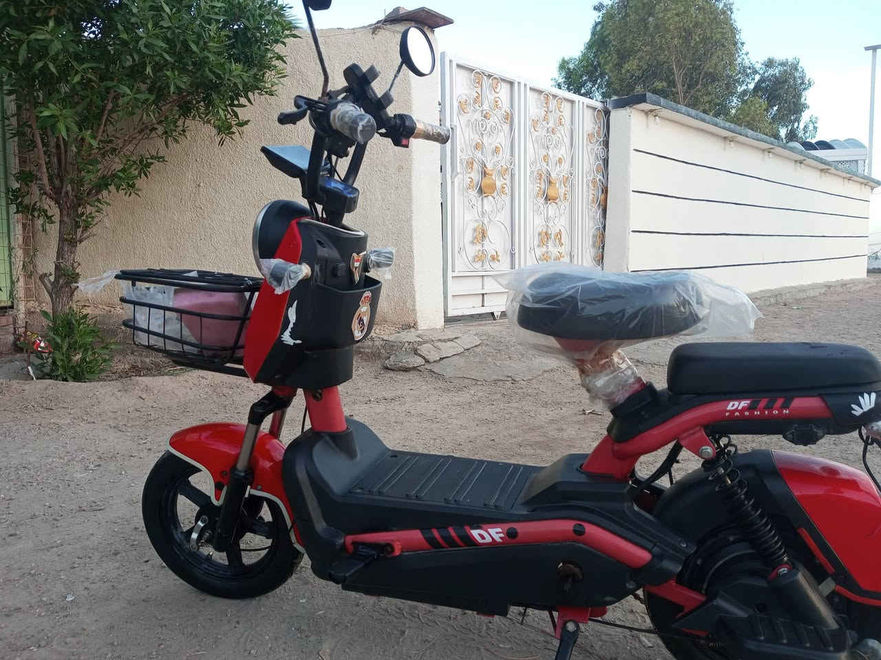 للبيع دراجه شحن حجم 14 بطاريات نظيفات سعر 300 وبيهه مجاال عنواني ابو غريب النصر والسلام اتصل على رقمي هاذا ***********
