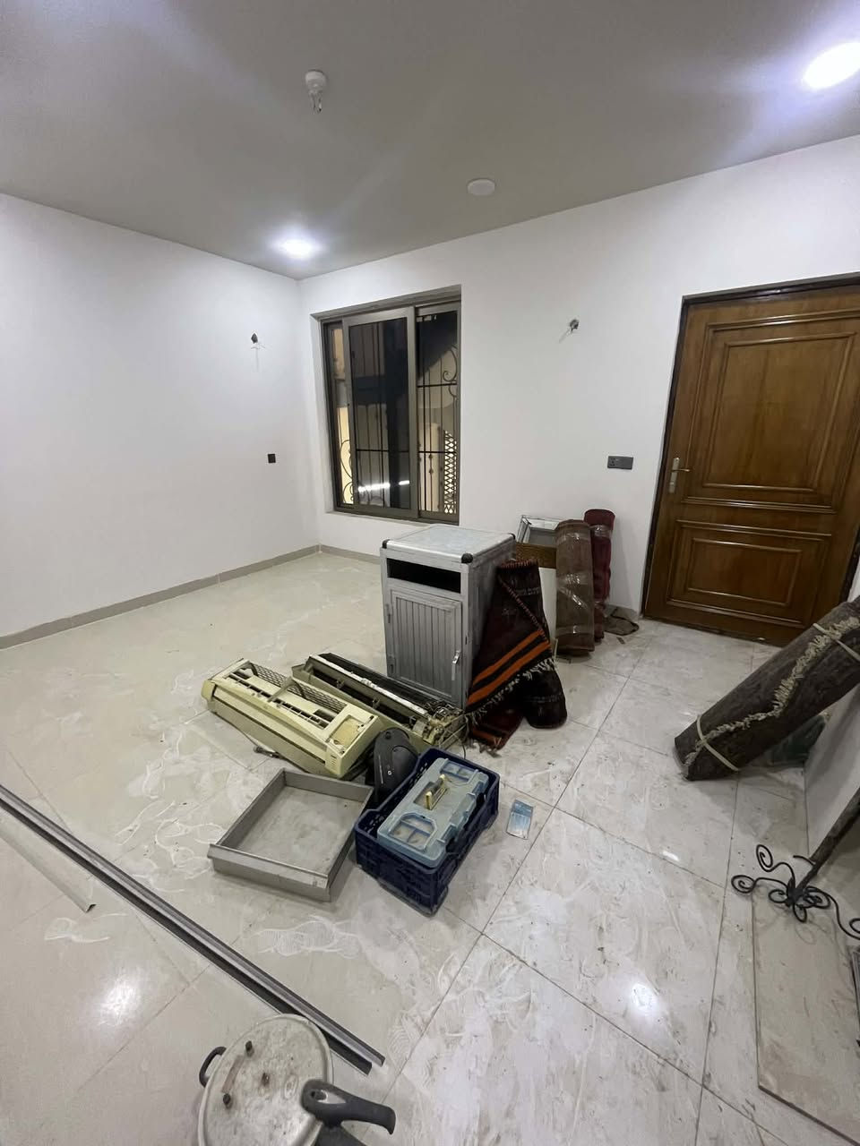 المنصور الداوودي للإيجار شقة طابق ثاني 
زيرو - زيرو 
(غرفتين نوم - صالة - مطبخ - خدمات ٢ )
مساحة ١٢٠ متر
يوجد مكان للسيارة 
يوجد تصوير واتساب  
للاستفسار اكثر اتصال + واتساب :
***********
