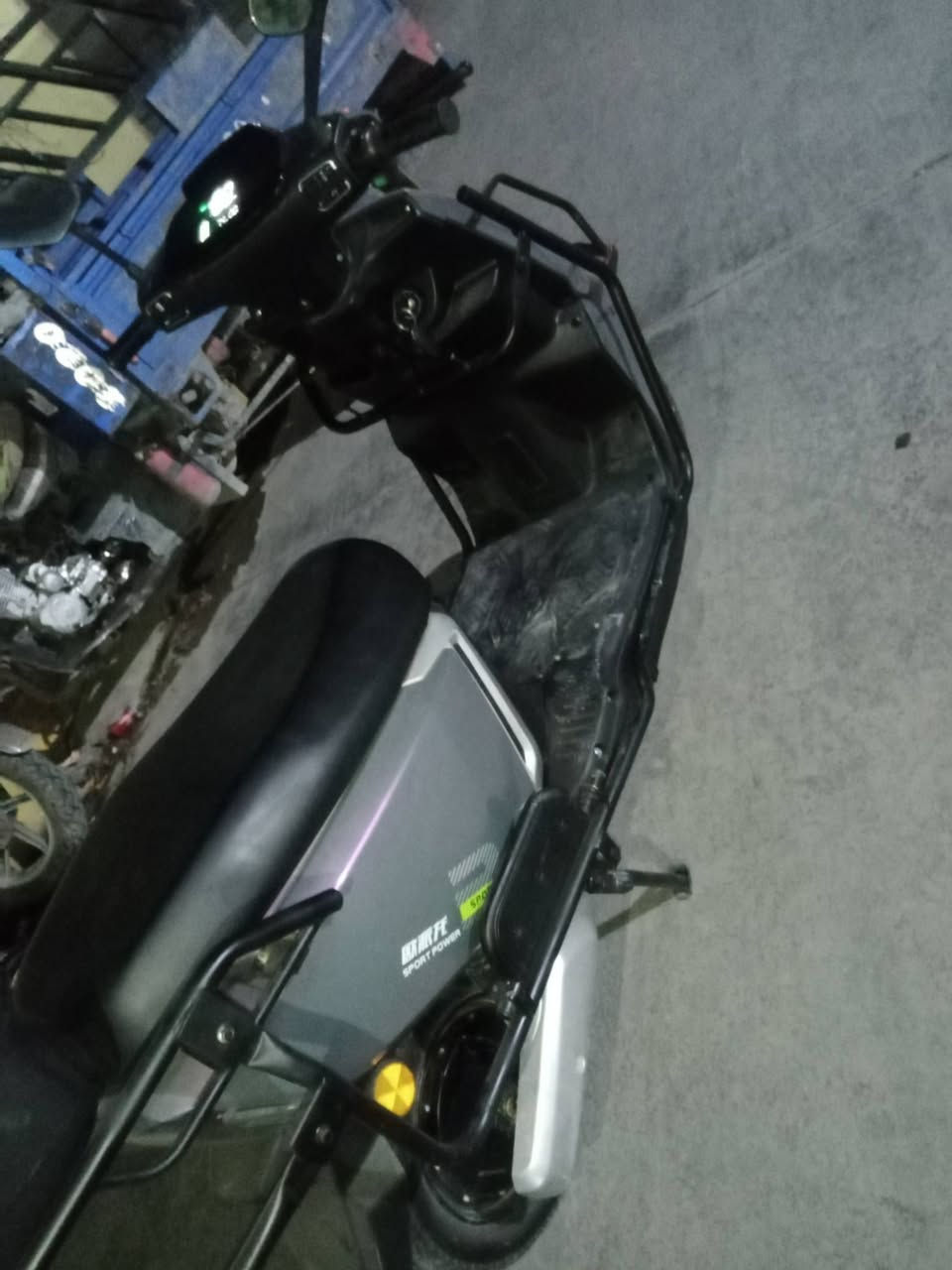 السلام عليكم ماطور شحن رياظي اي عيب ما بي ماطور حيل نظيف بعد احلى من الصوره بطاريات ليثيوم +مستعمل اقل من الشهر المكان كركوك +السعر 650 بي مجال حك الجيه متواجد عل فيس +***********
