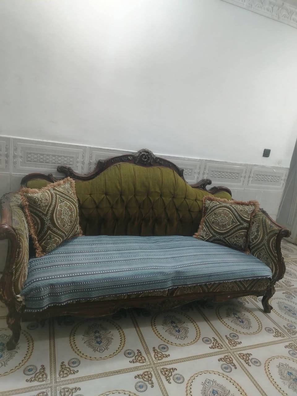 طخم نضيف للبيع السعر ٦٠ الاتصال ع الرقم ***********
