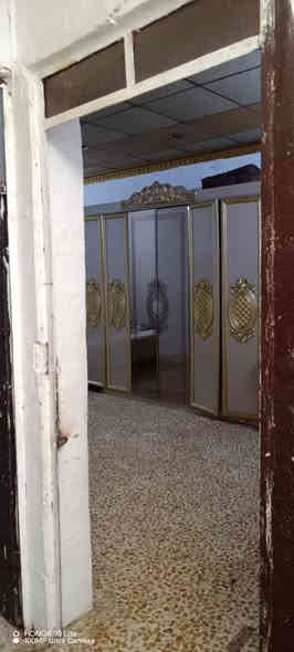 سلام عليكم 
دار شرقي للايجار في حي التأميم الجانب الايسر المساحة 150م يحوي غرفتين نوم واستقبال مع الخدمات وهول داخلي 
الدار كاشي وسقوف ثانوية 
بدل الايجار 300 الف 
للتواصل ***********
