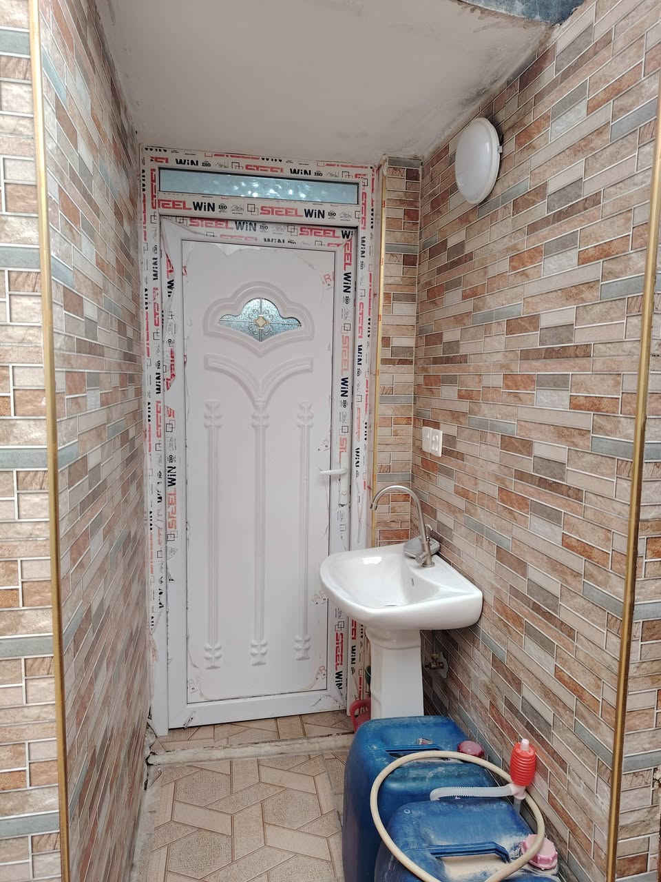 للبيع للبيع دار مساحه 110 متر
دار للبيع مساحه 110 متر♻️♻️♻️
موصل حي الانتصار خلف جامع الخلفاء سند طابو الزهور 
يتكون الدار من غرفتين نوم 💤 وهول وستقبال ومطبخ وصحيات وبيتونه 
سند طابوالزهور شرط تحويل👉 
فول فول بناء حديث  
 السعر 70 وبي مجال للشراي 
 للتواصل والاستفسار الاتصال ع الارقام التاليه 
*********** وتساب ابوحيدر 
*********** وتساب ياسين النمراوي
