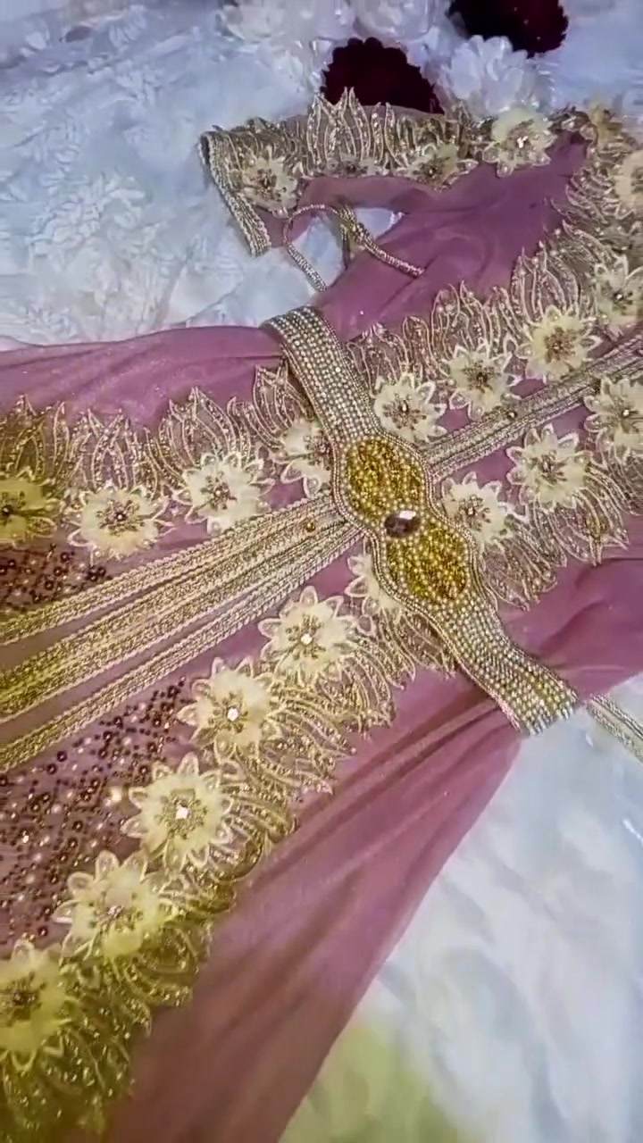 قفطان مغربي مستعمل لبسة وحدة فقط
قماش فيزون طش الرمل مشغول كريستال
دانتيل عله طولة و يجي طبقتين متصلاا كلش حلو بلبس
سعره ٢٥ كربلاء شارع الإسالة


**إذا كنت صاحب هذا الإعلان وتريد حذفه لأي سبب، رجاءا أرسل رسالة إلى الدعم الفني**