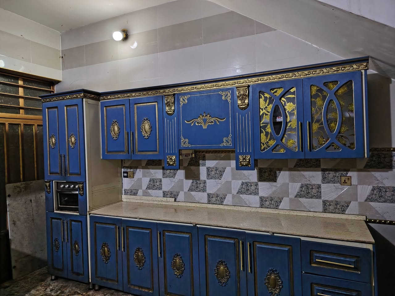 سلام عليكم كاونتر 14مترللبيع لمكان شعب شارع صحه اني مكلف بلنشر  شراي ينتصل عله رقم ***********
