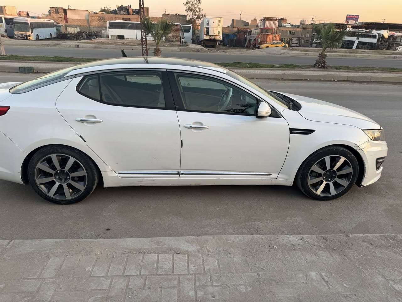 السلام عليكم شباب
اوبتما موديل 2012 خليجي بدون حادث 
بالعراق بس باب تبديل 
مكينة 2000 دوش 
السعر 130 وبيها مجال 
مكان السيارة بغداد الشعب 
للتواصل ***********
