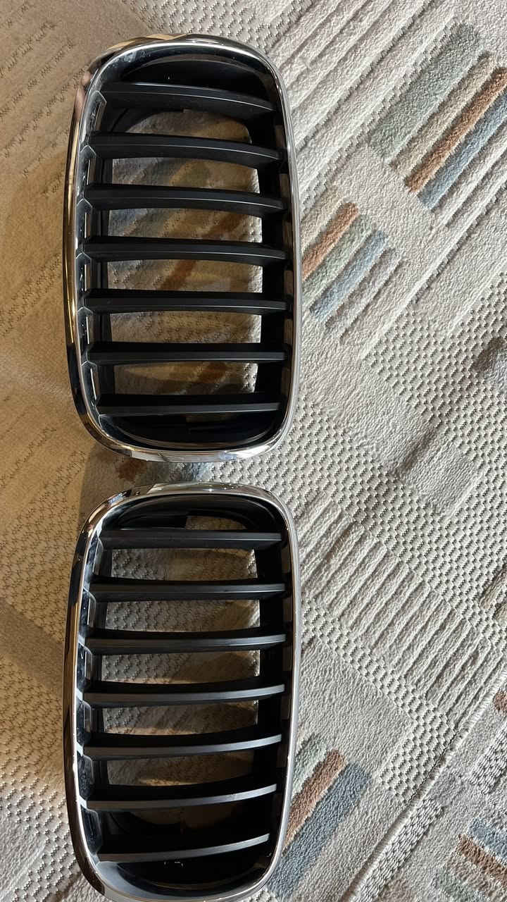 سلام عليكم شباك bmwm e60 و e70 x5
للبيع الواحد ب ٦٠  e60 تجاري بس بعده جديد اشتريته و ما شديته على سياره و e70 مبدل سابقاً چان على سياره 
واتساب ***********
