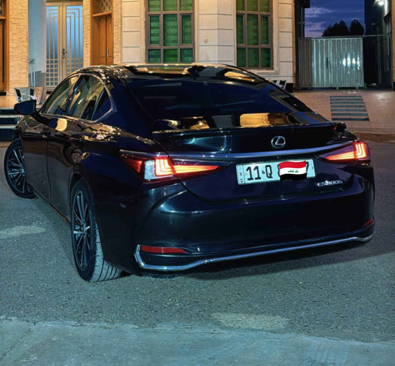 السلام عليكم شباب للبيع لكزس   ES 300 هايبرد موديل 2023
لون اسود داخل جملي 
معروفه مواصفاتها ما يحتاج اشرح
السياره بيها قطعتين صبغ جاملغ خلفي و باب بدون ايرباك بجم كبس 
السياره ماشيه 76 الف
رقم بغداد تحويل مباشر  
السعر 280 وبيها مجال
مكان السيارة الأنبار فلوجة
رقم الهاتف ***********
